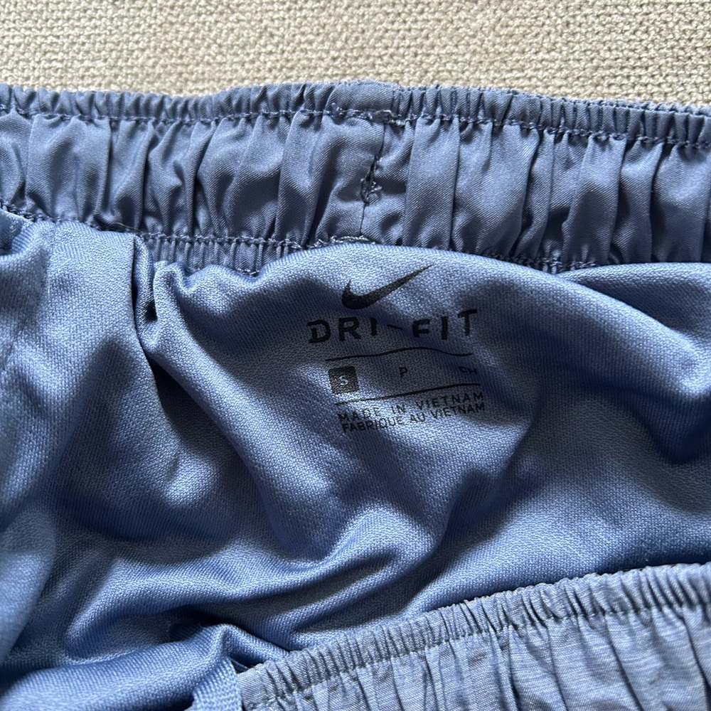 Nike Gym Shorts - Picture 3 of 3